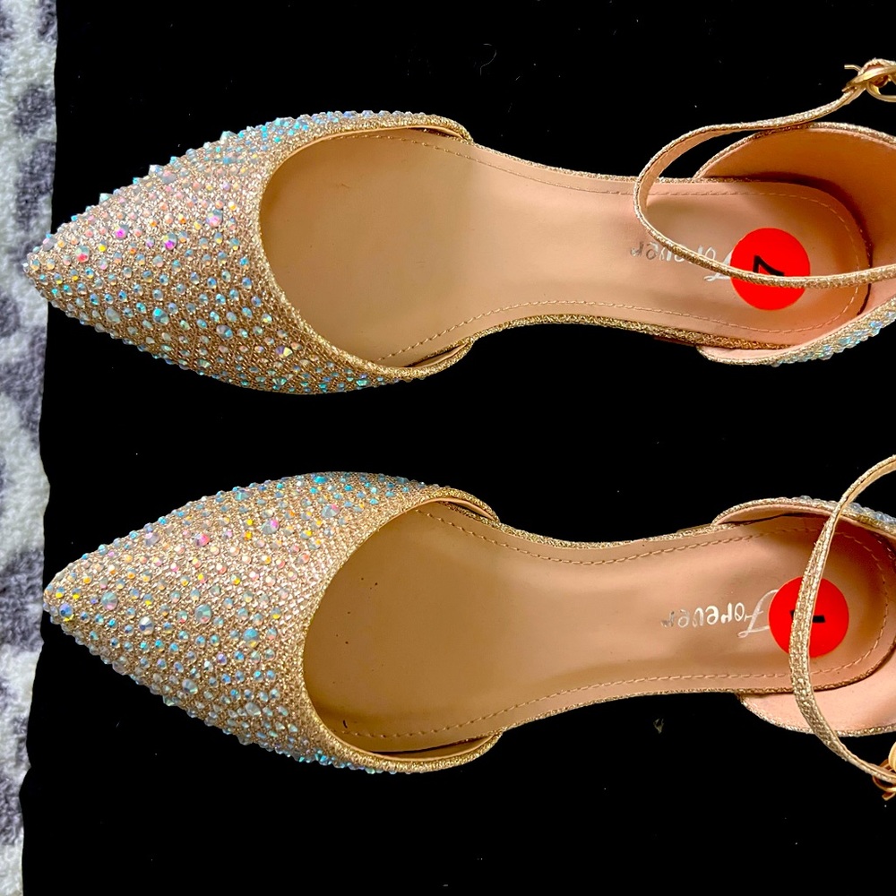 Brand new faux rhinestone flats size 7